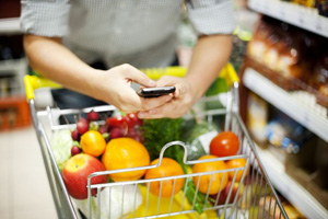 BIO-Einkauf mit Preisorientierung (©123rf.com)
